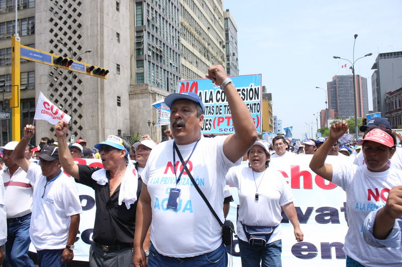 No a la privatización de Sedapal miles de personas marcharon  al congreso en protesta a la privatización de agua