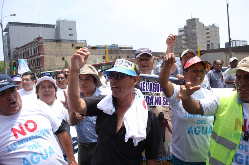 No a la privatización de Sedapal miles de personas marcharon  al congreso en protesta a la privatización de agua