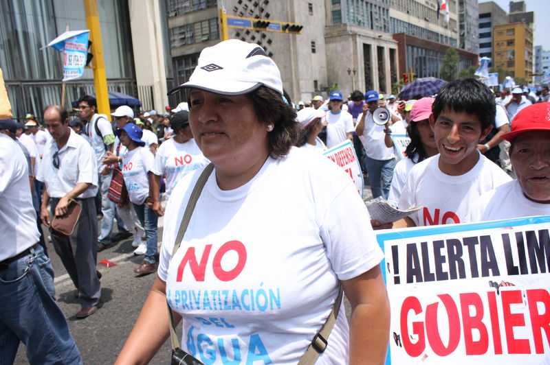 No a la privatización de Sedapal miles de personas marcharon  al congreso en protesta a la privatización de agua