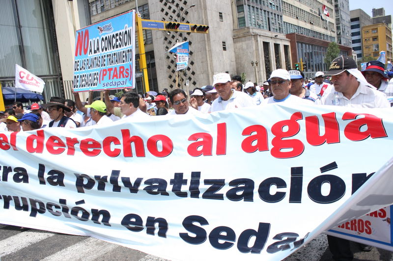 No a la privatización de Sedapal miles de personas marcharon  al congreso en protesta a la privatización de agua