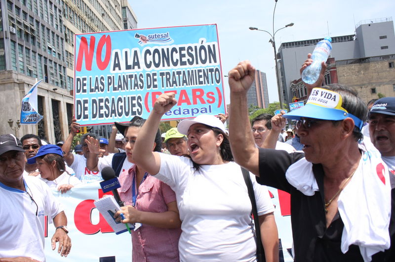 No a la privatización de Sedapal miles de personas marcharon  al congreso en protesta a la privatización de agua