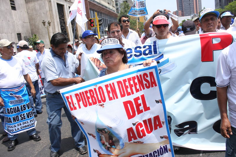No a la privatización de Sedapal miles de personas marcharon  al congreso en protesta a la privatización de agua