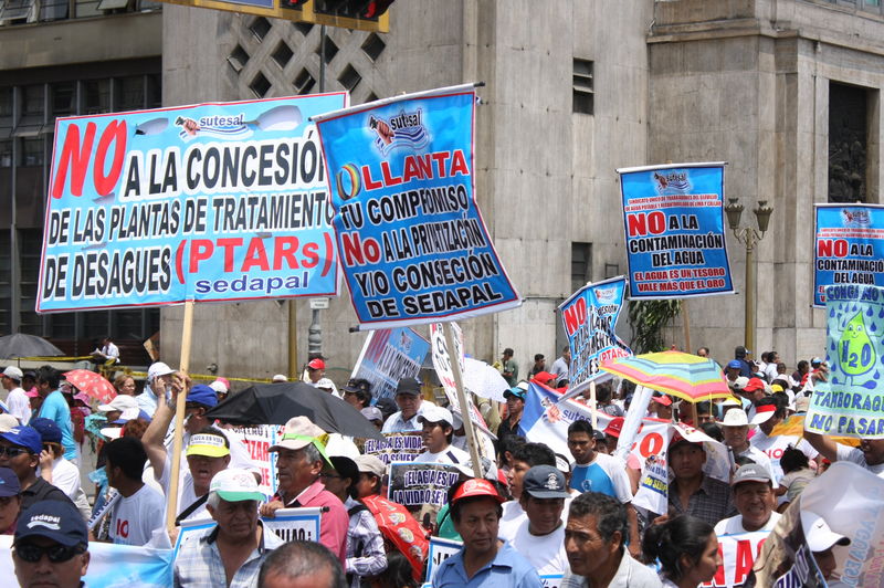 No a la privatización de Sedapal miles de personas marcharon  al congreso en protesta a la privatización de agua