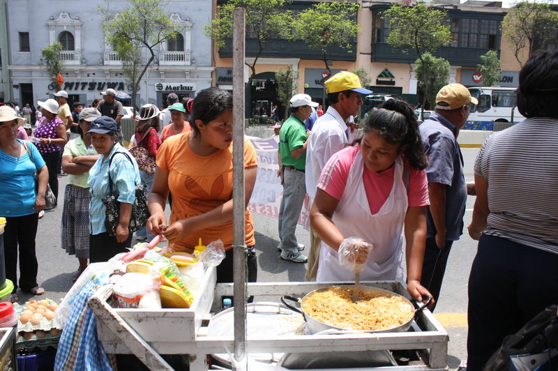 Erradicarán ambulantes del Centro de Lima Con el apoyo de los vecinos y serenos
