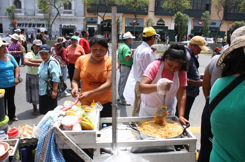 Erradicarán ambulantes del Centro de Lima Con el apoyo de los vecinos y serenos