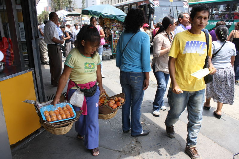 Erradicarán ambulantes del Centro de Lima Con el apoyo de los vecinos y serenos