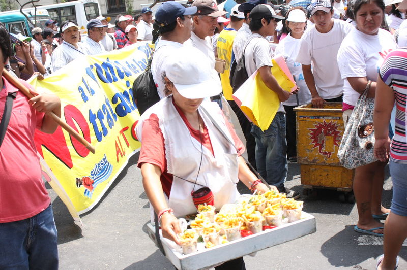 Erradicarán ambulantes del Centro de Lima Con el apoyo de los vecinos y serenos