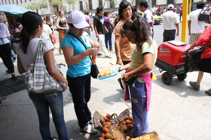 Erradicarán ambulantes del Centro de Lima Con el apoyo de los vecinos y serenos