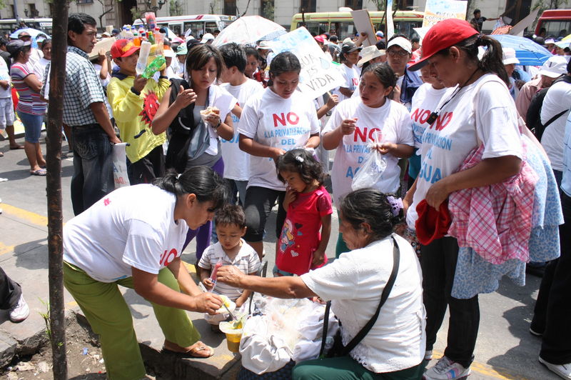 Erradicarán ambulantes del Centro de Lima Con el apoyo de los vecinos y serenos