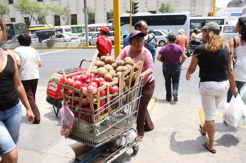 Erradicarán ambulantes del Centro de Lima Con el apoyo de los vecinos y serenos