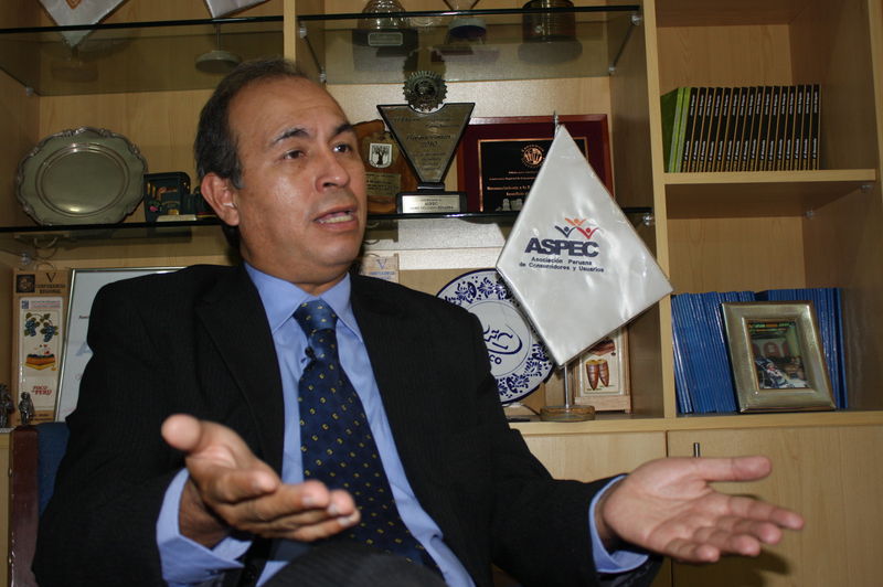 Crisólogo Cáceres, presidente de la Asociación Peruana de Consumidores y Usuarios (ASPEC)