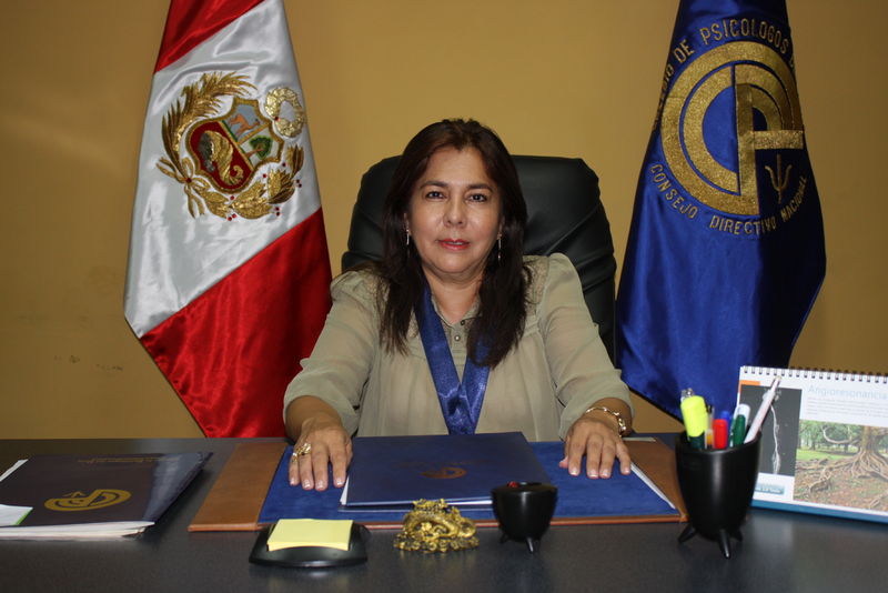 Decana del Colegio de Psicólogos Rosa Velasco Valderas en su despacho del Colegio Psicólogos del Perú