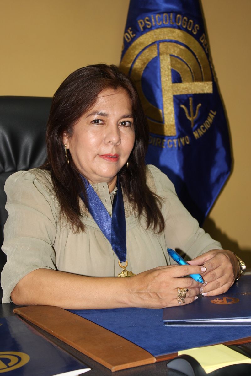Decana del Colegio de Psicólogos Rosa Velasco Valderas en su despacho del Colegio Psicólogos del Perú