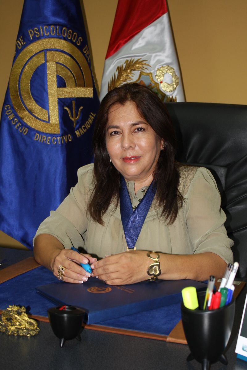 Decana del Colegio de Psicólogos Rosa Velasco Valderas en su despacho del Colegio Psicólogos del Perú