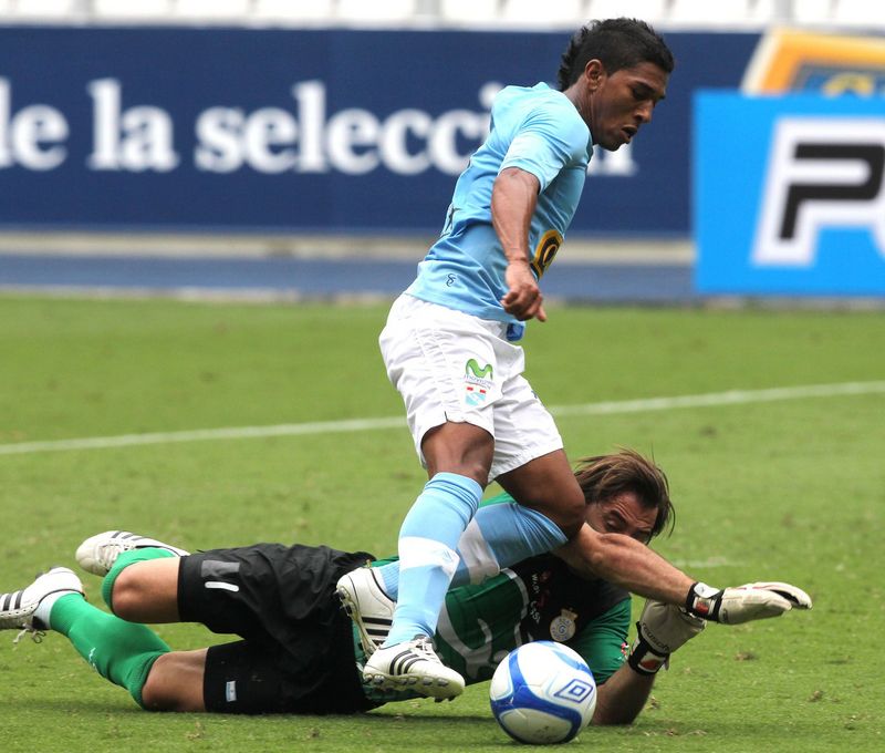 Sporting Cristal gano por 3 goles a 0 a Real Garcilaso en el Estadio Nacional