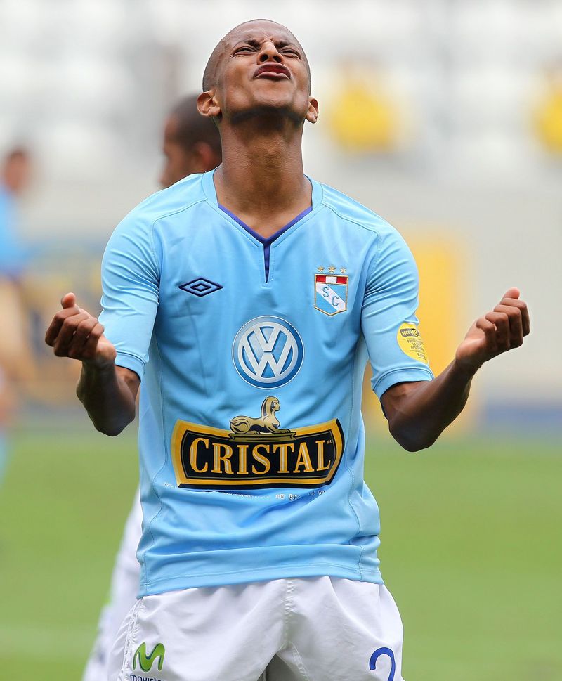 Sporting Cristal gano por 3 goles a 0 a Real Garcilaso en el Estadio Nacional