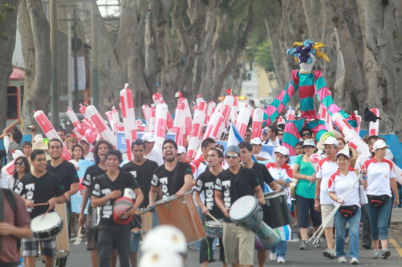 Caminata por el Día Mundial del Agua: desde el distrito de Barranco hasta la playa de Agua Dulce en el distrito de Chorrillos