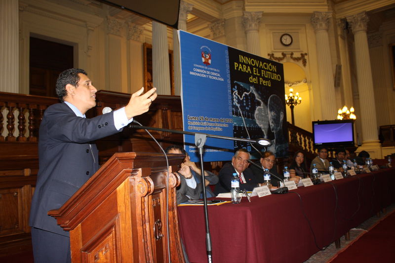 Conversatorio sobre Innovación para el futuro se efectuó en la sala Raúl Porras Barrenechea  organizada por el congresista Mesías Guevara Amasifuén