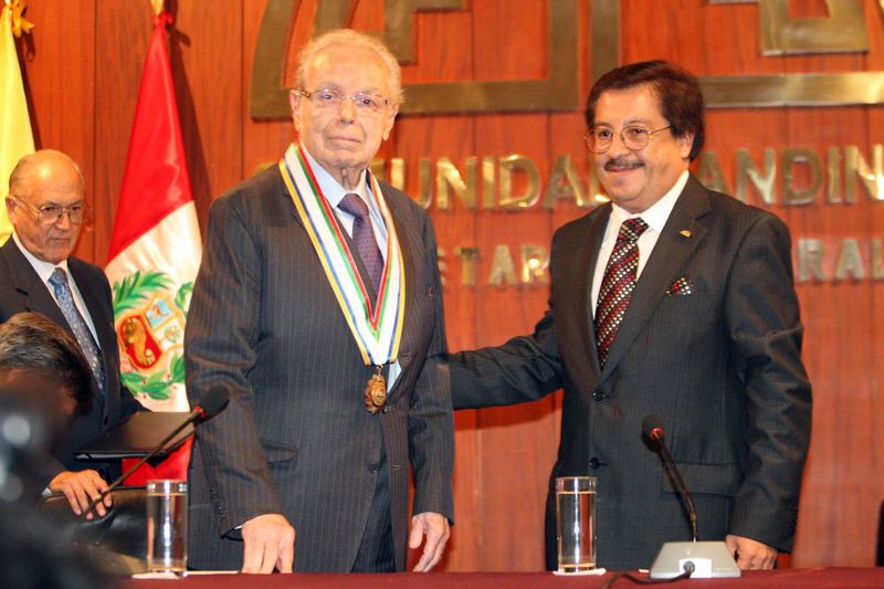 Javier Pérez de Cuéllar fue nombrado hoy 'Ciudadano Andino Honorífico' por la Comunidad Andina