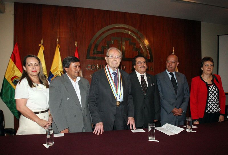 Javier Pérez de Cuéllar fue nombrado hoy 'Ciudadano Andino Honorífico' por la Comunidad Andina