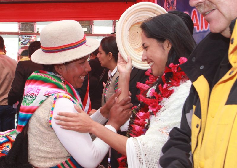 Primera Dama Nadine Heredia participó en el Concurso Regional de Lemas y Sombreros Contra la Radiación Solar en Puno