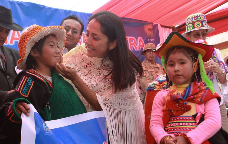 Primera Dama Nadine Heredia participó en el Concurso Regional de Lemas y Sombreros Contra la Radiación Solar en Puno