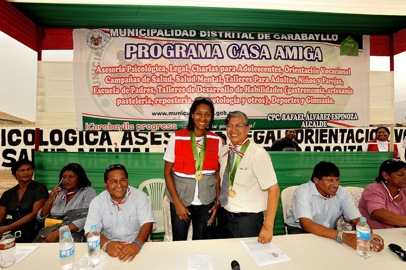 Congresista Leyla Chihuán fue distinguida por el alcalde Rafael Alvarez Espinoza de la municipalidad de Carabayllo