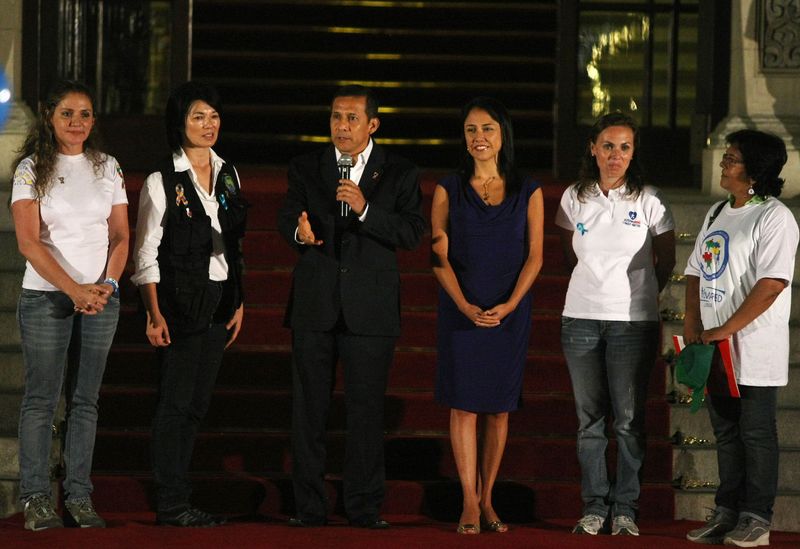 Ollanta Humala Tasso participó de la campaña Enciende una Luz azul orientada a promover la toma de conciencia sobre el autismo
