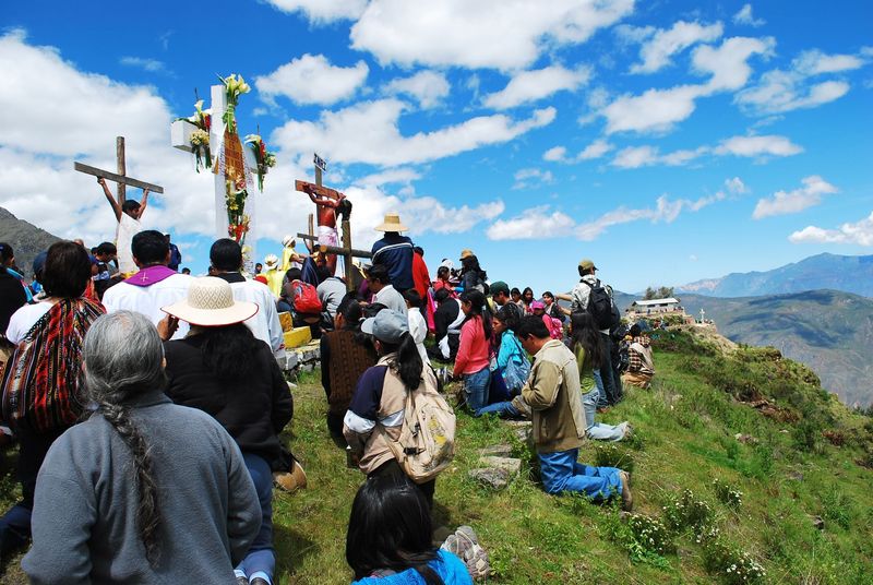 Escenificación del Vía Crucis en la ciudad de Pallasca, Ancash, con motivo de la Semana Santa 2012