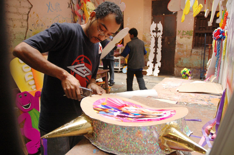 Aprenda como hacer Piñatas desde la comodidad de su hogar o, por qué no, desde su centro de trabajo