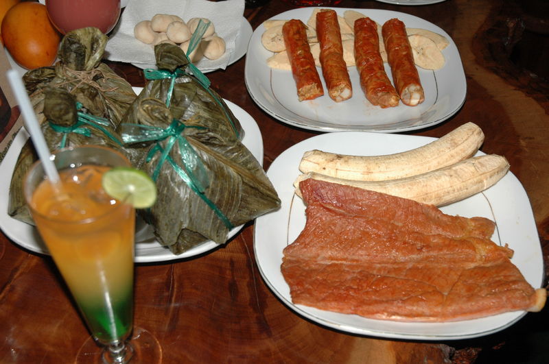 Disfrute del entorno degustando platos de la gastronomía típica de la zona más volcánica de la Selva