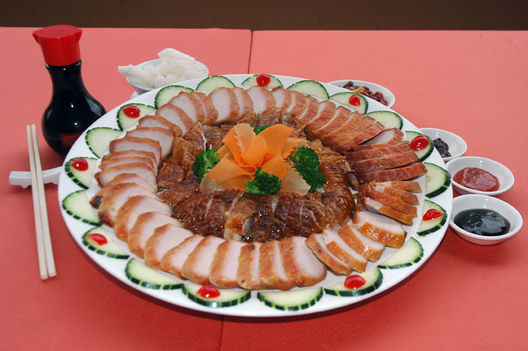 Presentación de platos orientales en el Barrio Chino