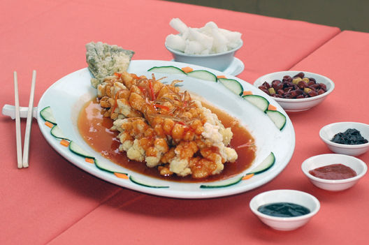 Presentación de platos orientales en el Barrio Chino