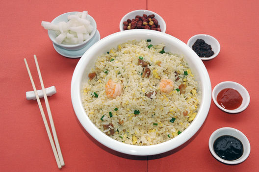 Presentación de platos orientales en el Barrio Chino