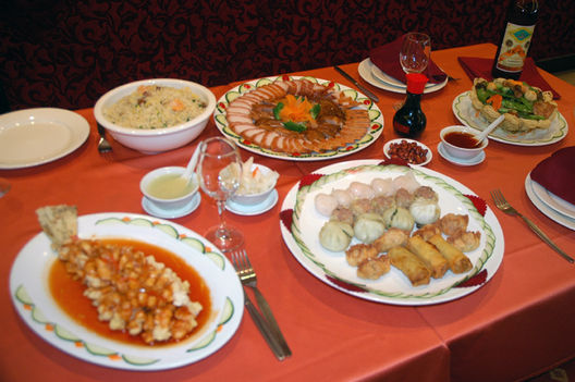 Presentación de platos orientales en el Barrio Chino