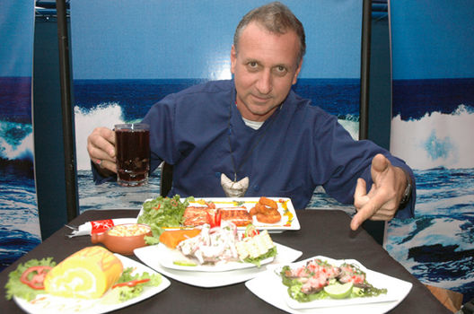 Presentacion de platos en la Cevicheria Puerto Med ,choritos ala chalaca