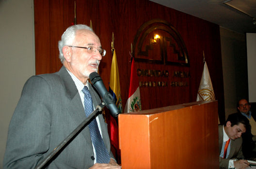 Ministro del Ambiente Antonio Brack en conferrencia de prensa