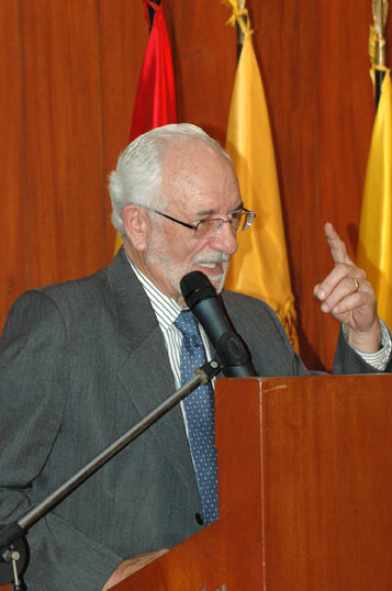 Ministro del Ambiente Antonio Brack en conferrencia de prensa