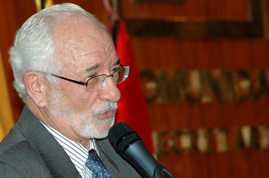 Ministro del Ambiente Antonio Brack en conferrencia de prensa