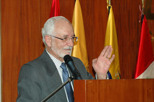 Ministro del Ambiente Antonio Brack en conferrencia de prensa