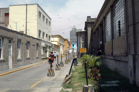 Hospital  Arzobispo Loayza