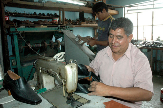 Emprendedores trabajando por el Perú