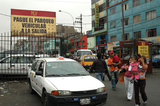 Caos vehicular en Gamarra