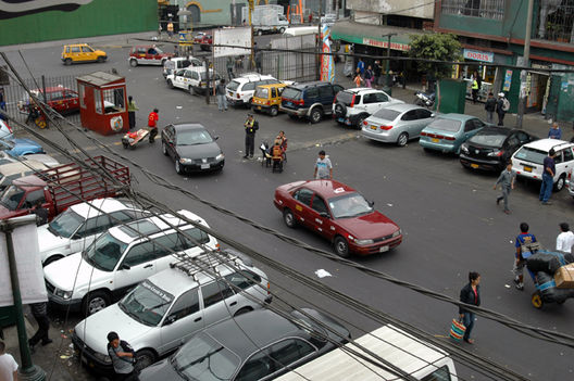 Caos vehicular en Gamarra