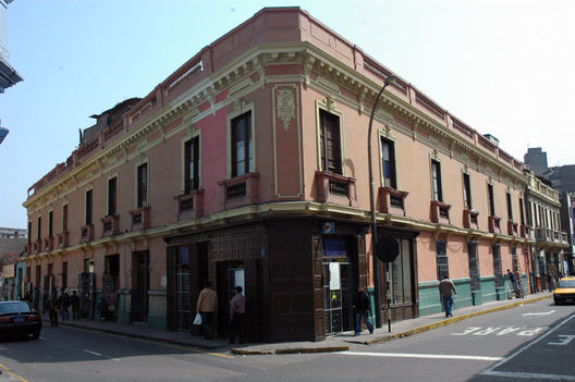 El Mítico bar el 'Queirolo' del Centro de Lima