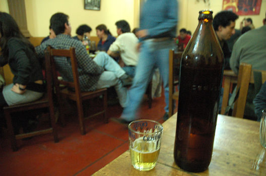 El Mítico bar el 'Queirolo' del Centro de Lima
