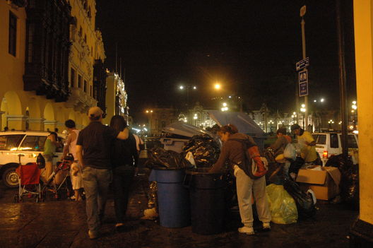 Basura en Plaza de Armas