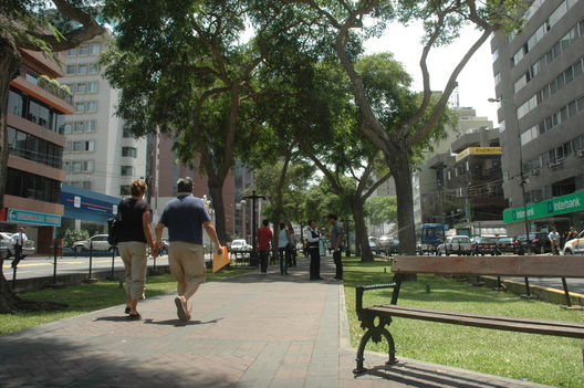 Avenida Pardo, Miraflores