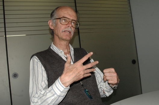 César Arias Rincot, periodista y analista peruano