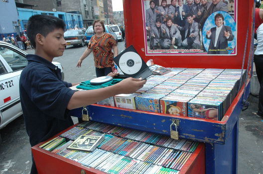 Piratería de películas y música
